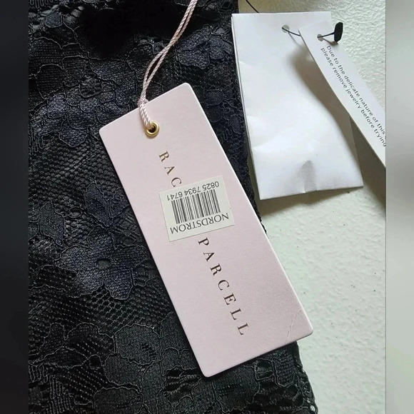 Rachel Parcell ruffle shoulder lace blouse size Medium New Black - Picture 15 of 15